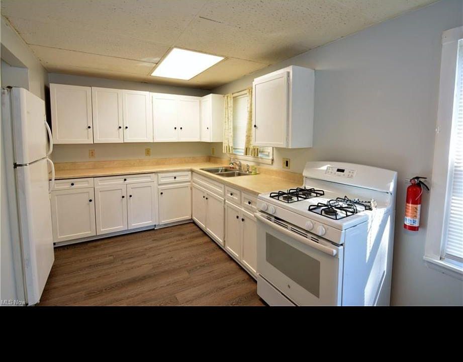 1st image of 126 Vine St #2