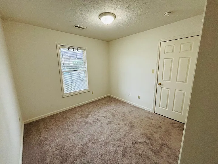 105 Majestic Dr — Photo 3