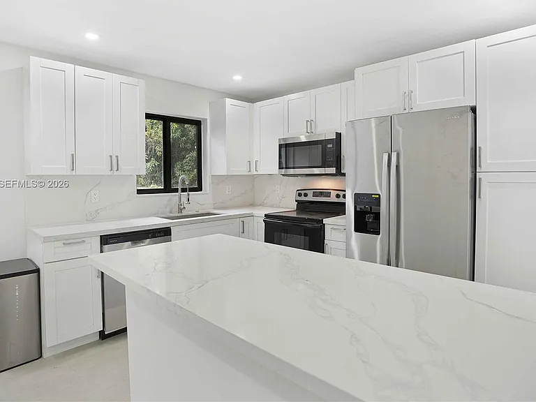 2230 N 62nd Ave — Photo 10