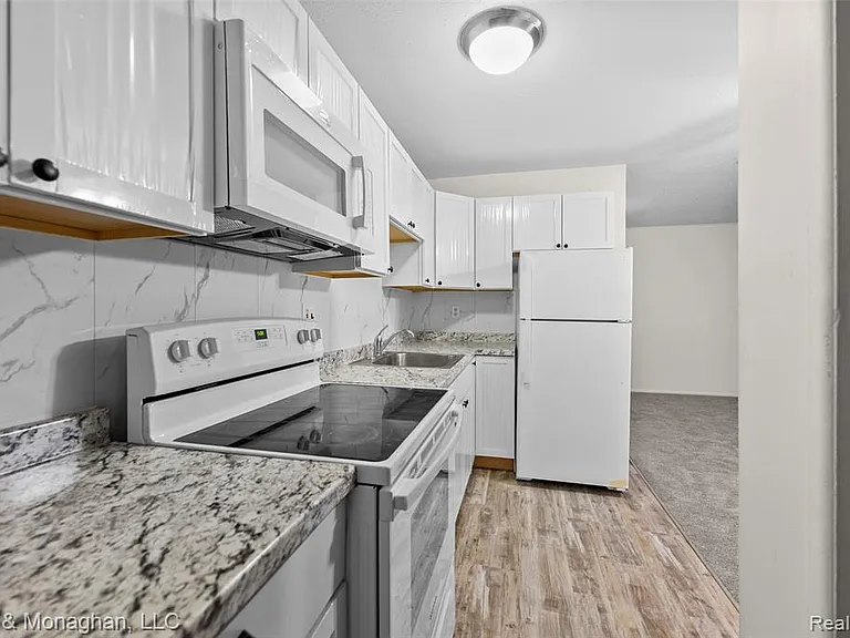 525 E Woodland St — Photo 4
