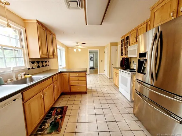 355 New Whitfield St #5, Guilford, CT 06437