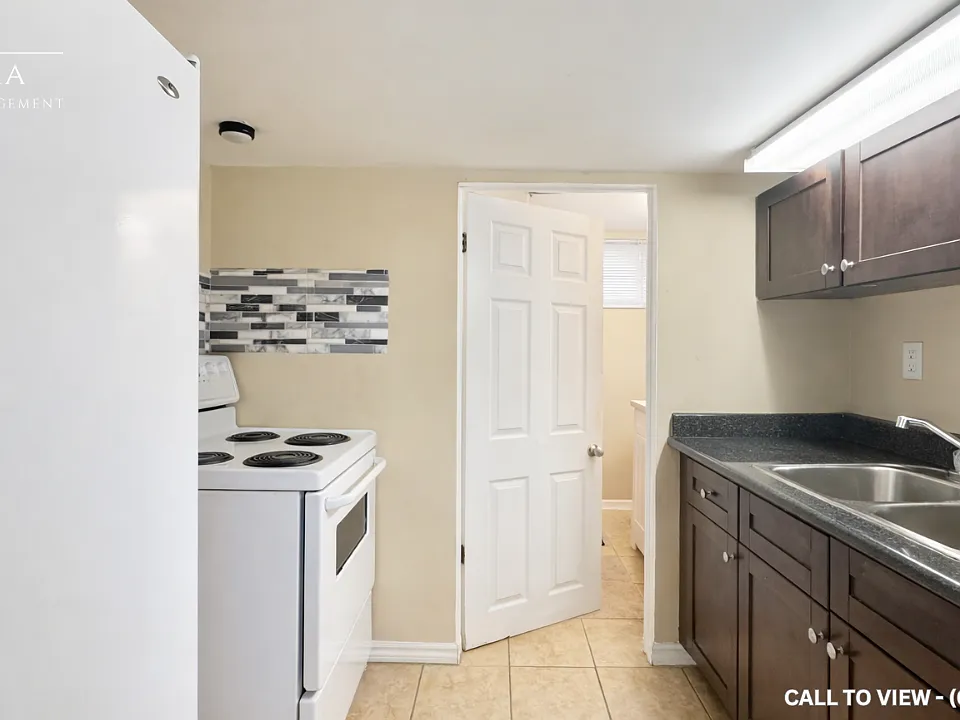 112 Clarence St #2