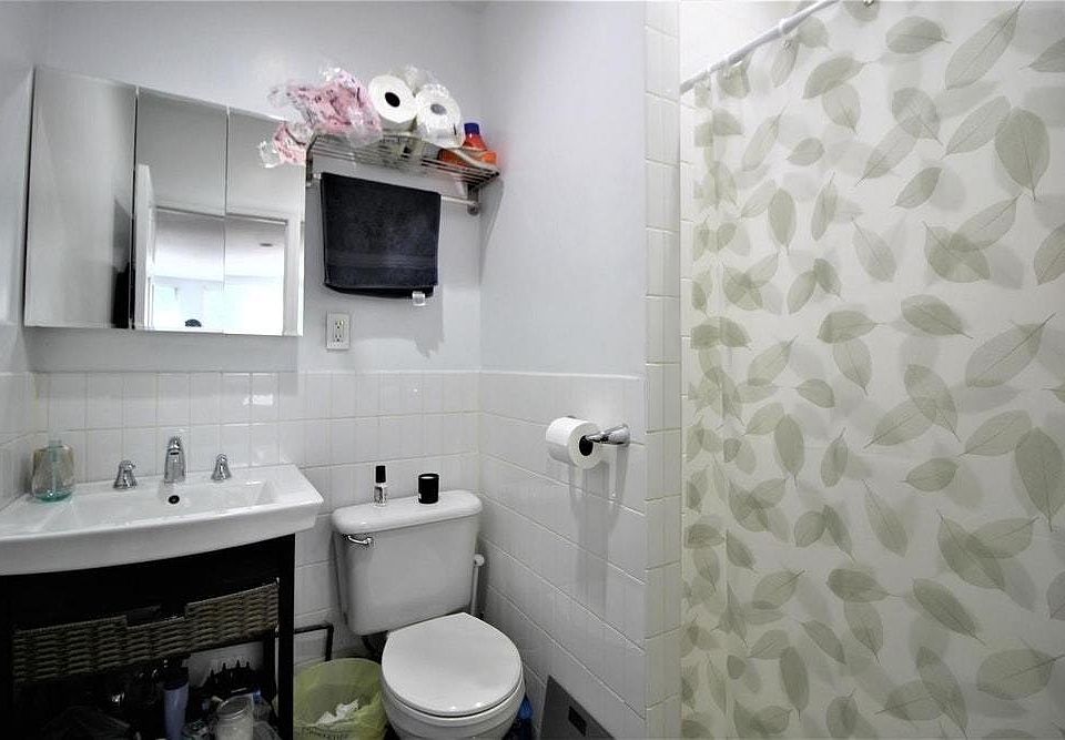 1st image of 402 W 22nd St #5L
