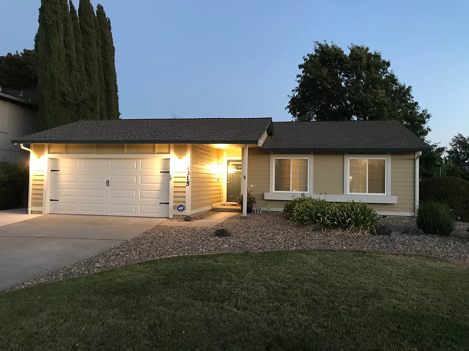 1315 Thrasher Way photo 1