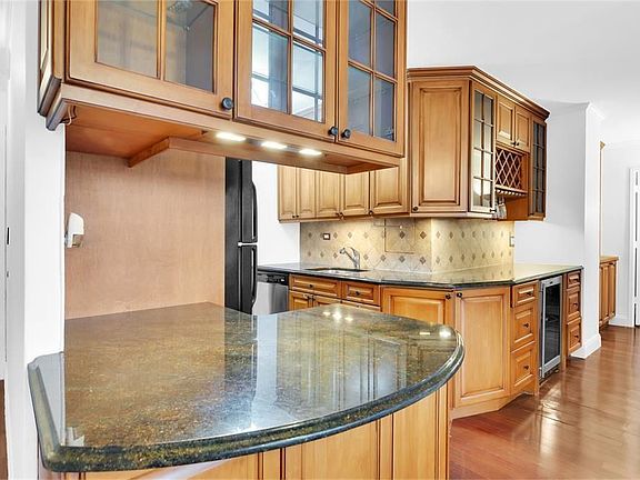 4th image of 330 E 38th St #43FG
