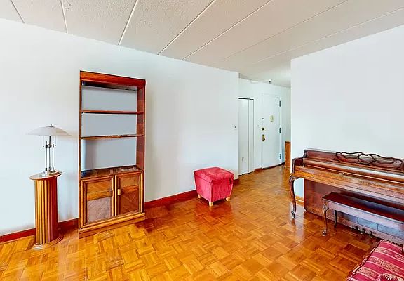 5th image of 15 Gates Ave 15e-floor 15E