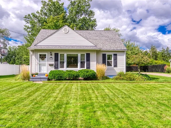 244 Sanford St, Ravenna, OH 44266