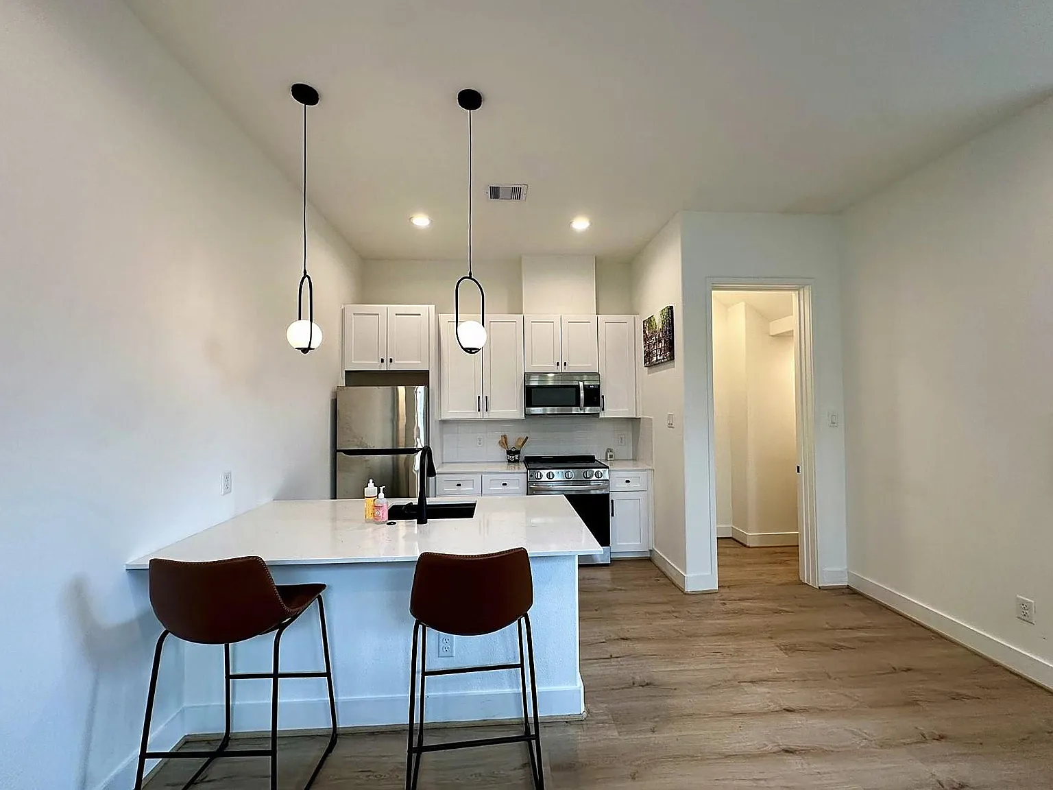 1 bed, 1.0 bath, 880 sqft, $1,675 — Photo 4