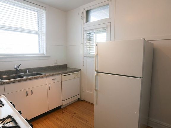 4th image of 1612 W Granville Ave APT 3N