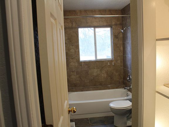 5th image of 4701 Valley Ln