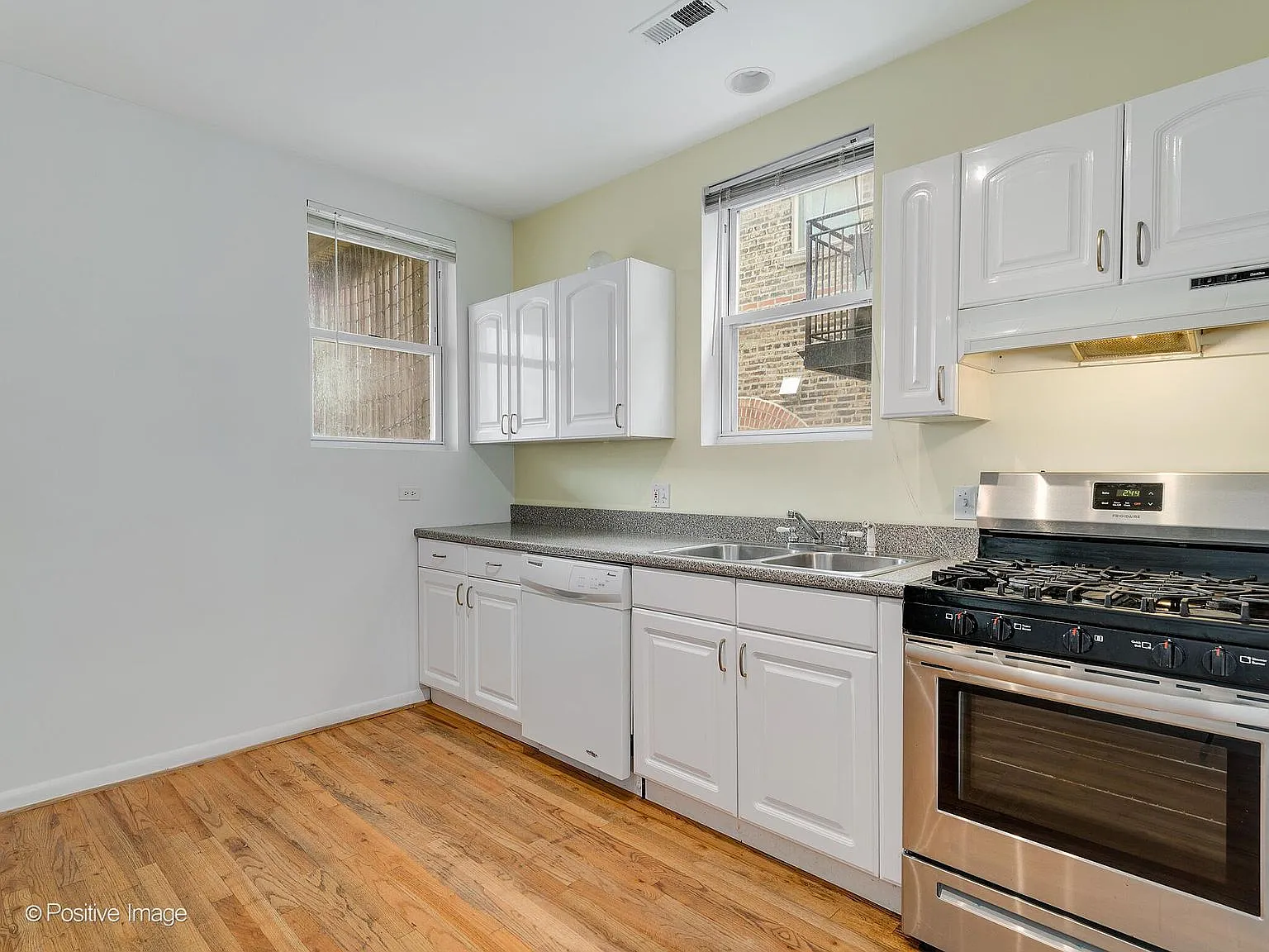 2 bed, 1200 sqft, $2,800 — Photo 3
