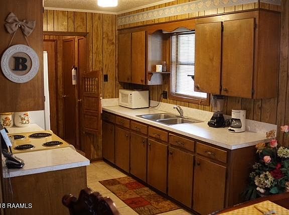 2nd image of 202 Lindsey Cir