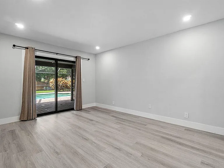 820 SW 16th St — Photo 18