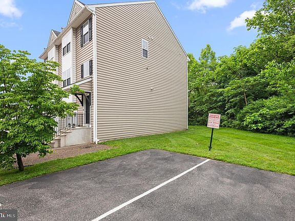 4th image of 607 Apple St