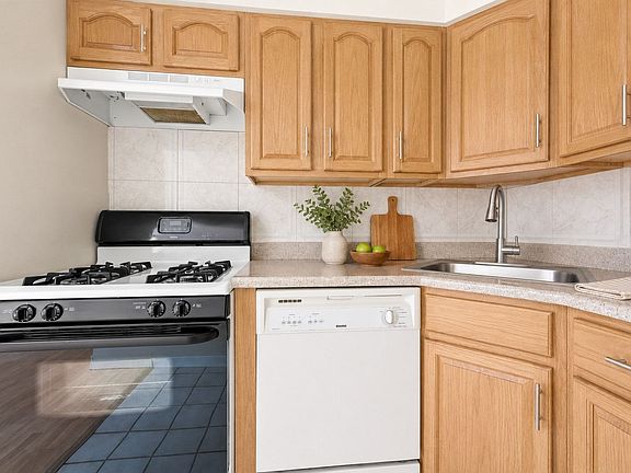3rd image of 6907 242nd St APT 3F
