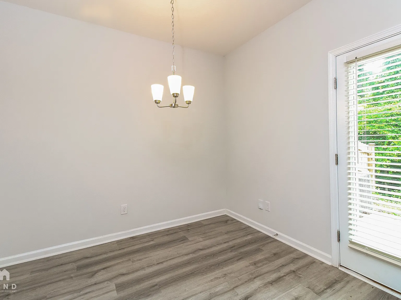 3 bed, 2.5 bath, 1288 sqft, $2,099 — Photo 4