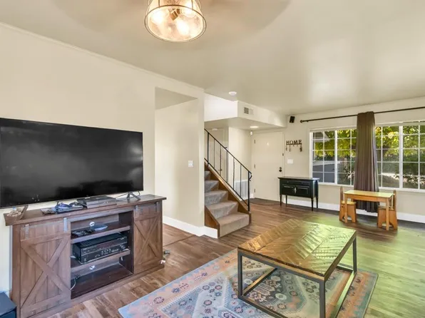 9652 Linda Rio Dr, Sacramento, CA 95827