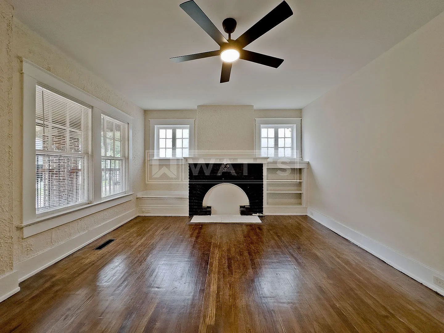 Charming 2-Bedroom Craftsman Bungalow in Woodlawn — Photo 4