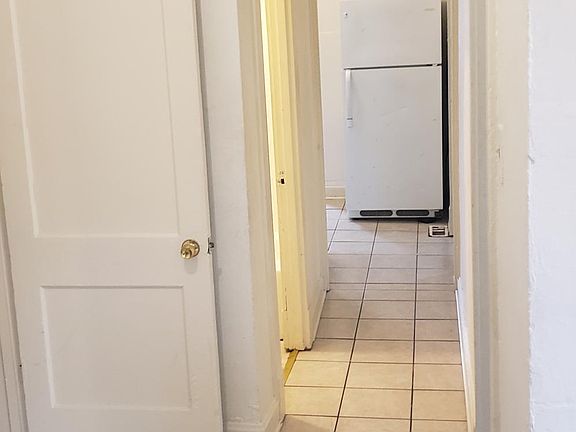 3rd image of 419 N Broadway St #B
