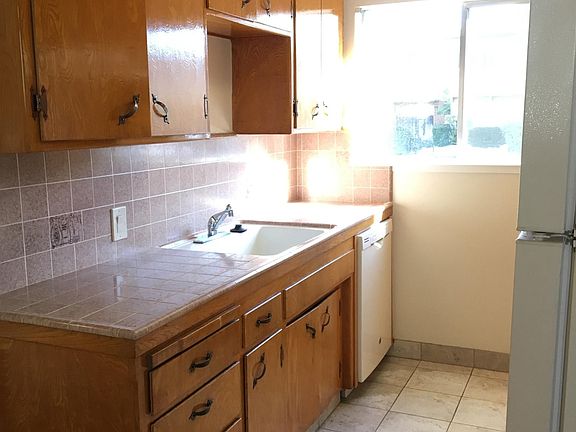 5th image of 1587 Ontario Dr APT 3