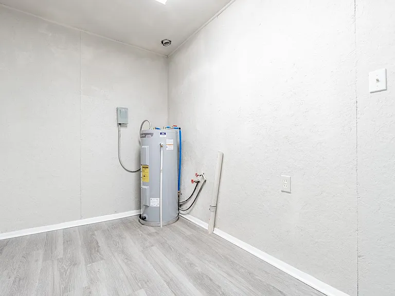 3806 Armour Ave — Photo 16