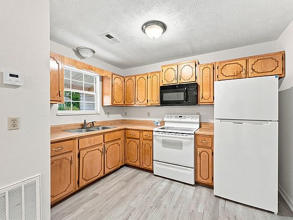 5th image of 300 Cross Creek Rd #3-37807