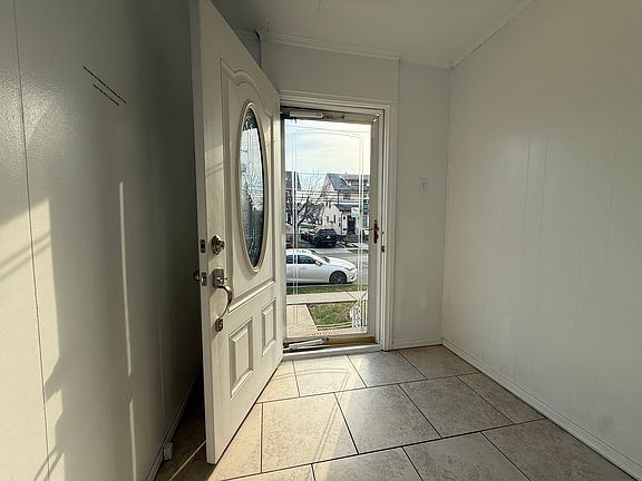 3rd image of 507 Lake Ave #2