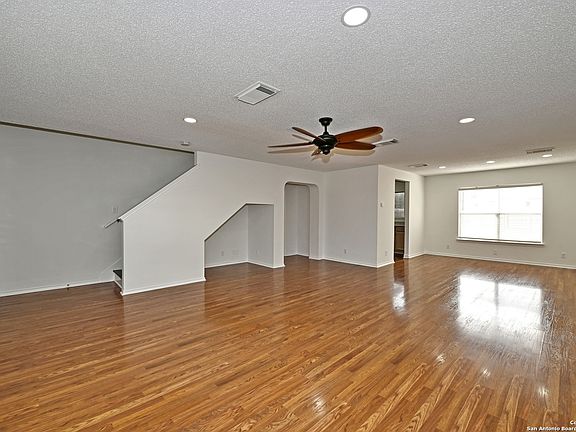 5th image of 13330 Magnolia Brook