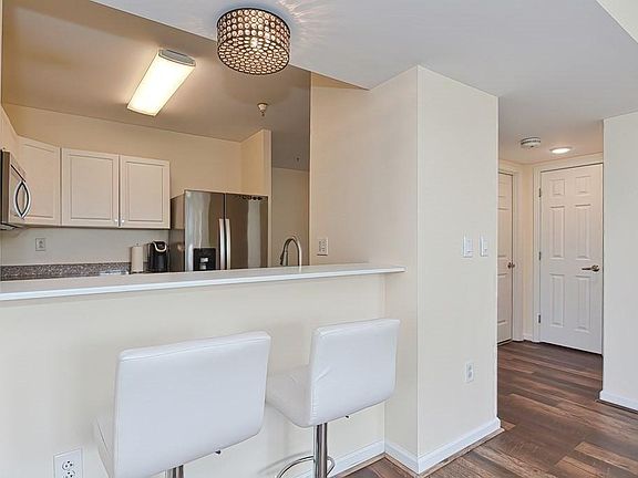 2nd image of 1 Cityview Ln Unit 102
