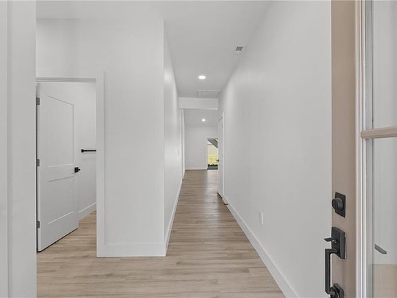5th image of 606 Catalpa St