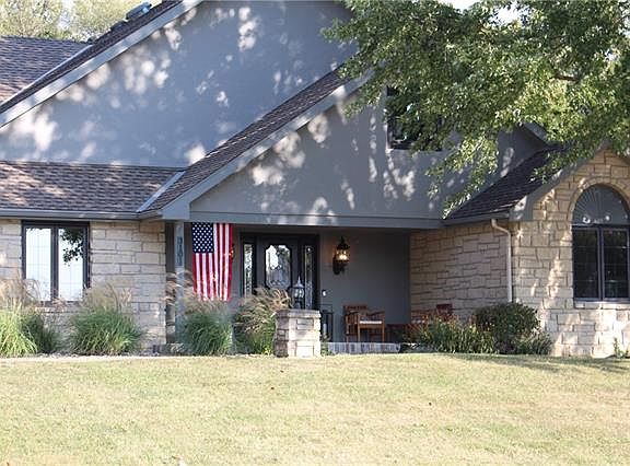 2nd image of 3101 Summit Dr