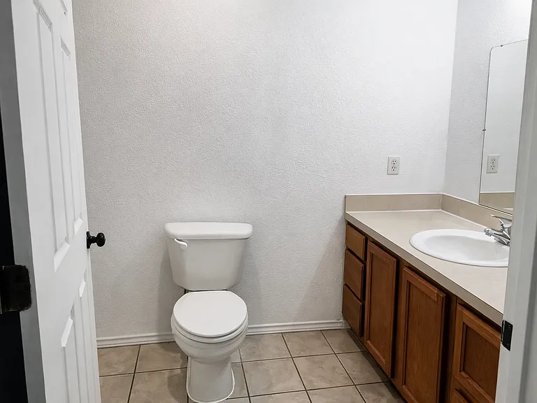 914 N Catherine St — Photo 23