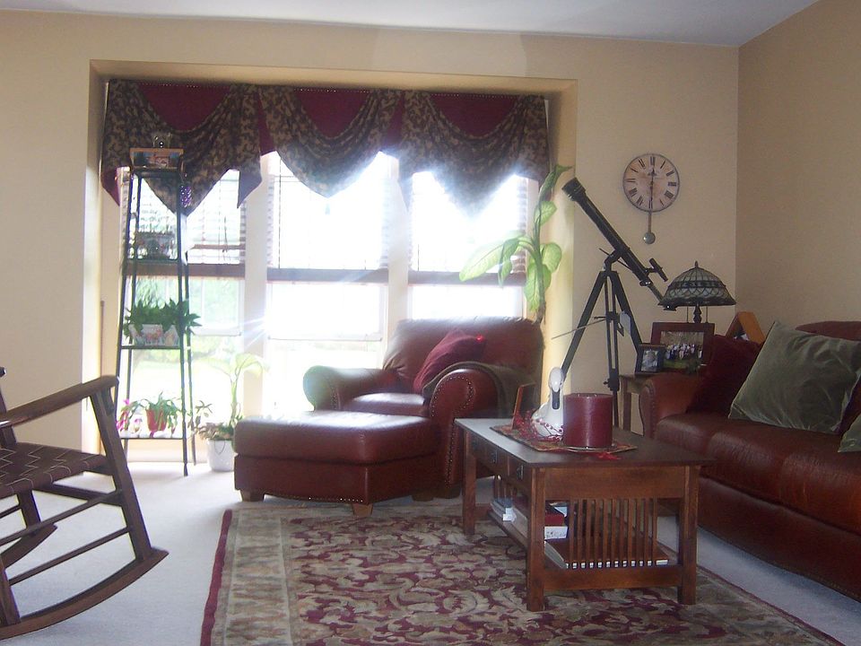 2nd image of 64 Raintree Dr