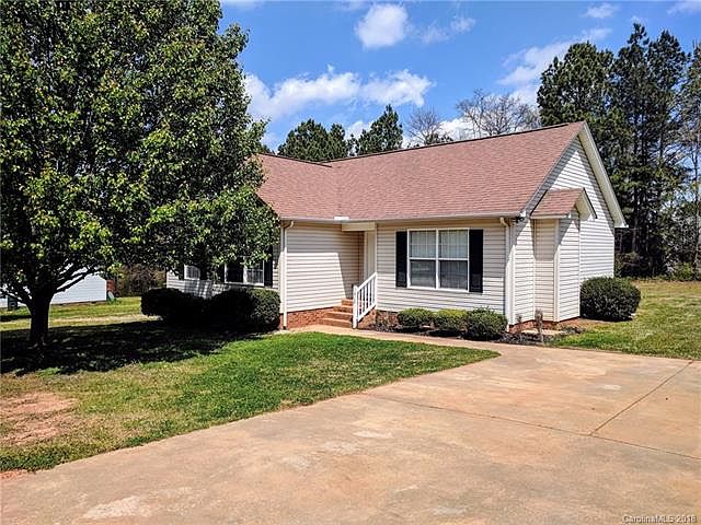 1st image of 912 Blackstone Ln
