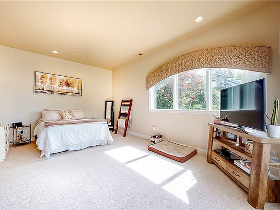 3rd image of 7 Country Club Dr SW