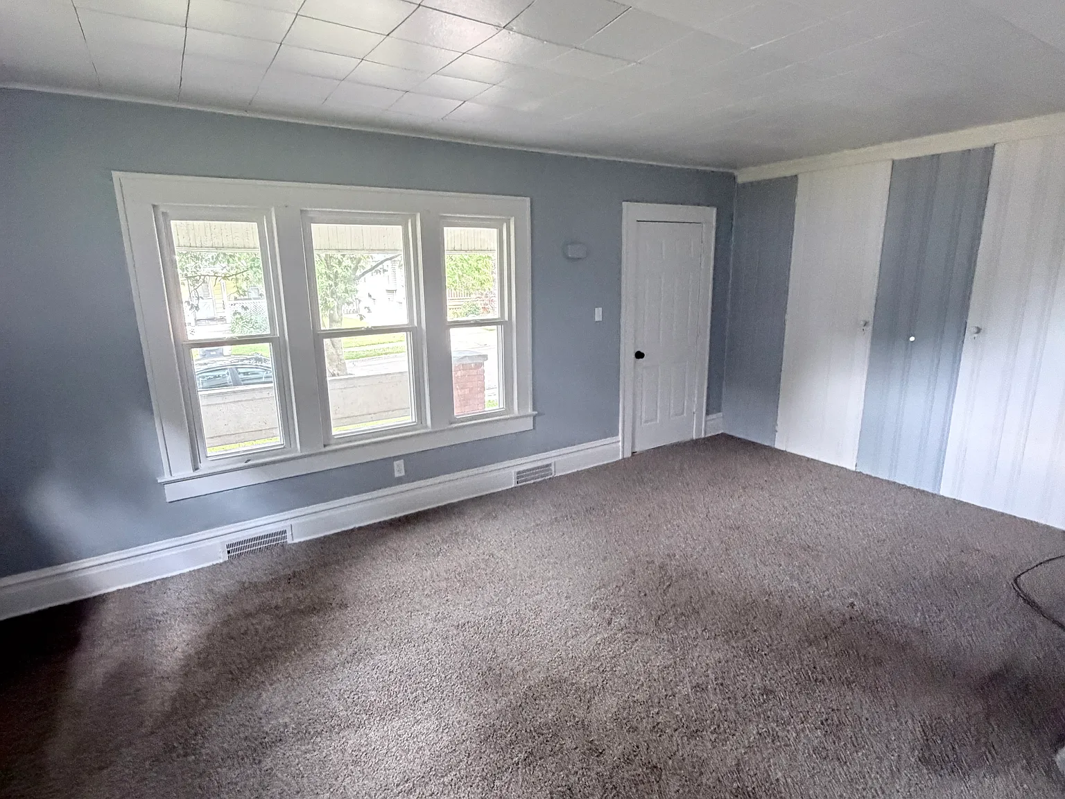 4 bed, 1.5 bath, 1555 sqft, $1,275 — Photo 2