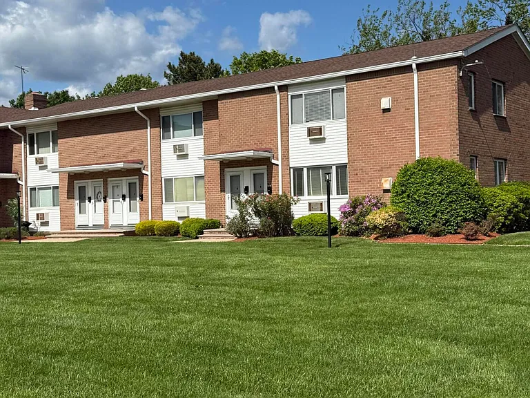 35 Sternberger Ave #A — Photo 2