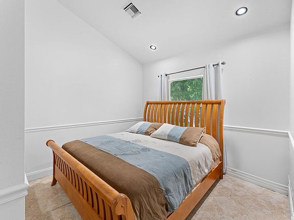 3rd image of 129 Spruce St #0