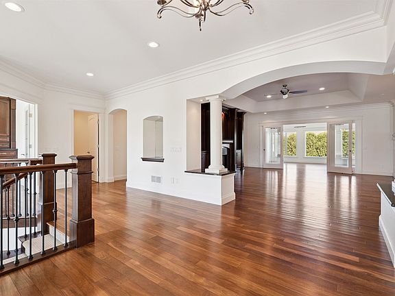 4th image of 630 10th Avenue Ct SW