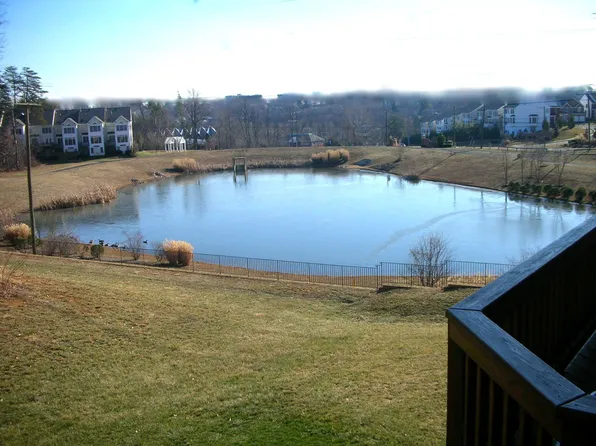 3382 Governors Crest Ct, Alexandria, VA 22310