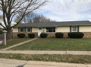3827 N Thornwood Ave, Davenport, IA 52806