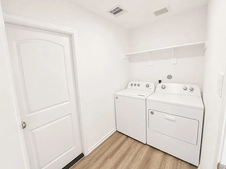 1930 Legacy Hills Dr — Photo 3