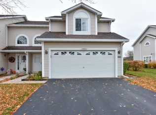 33900 N Berwick Ln, Gurnee, IL 60031