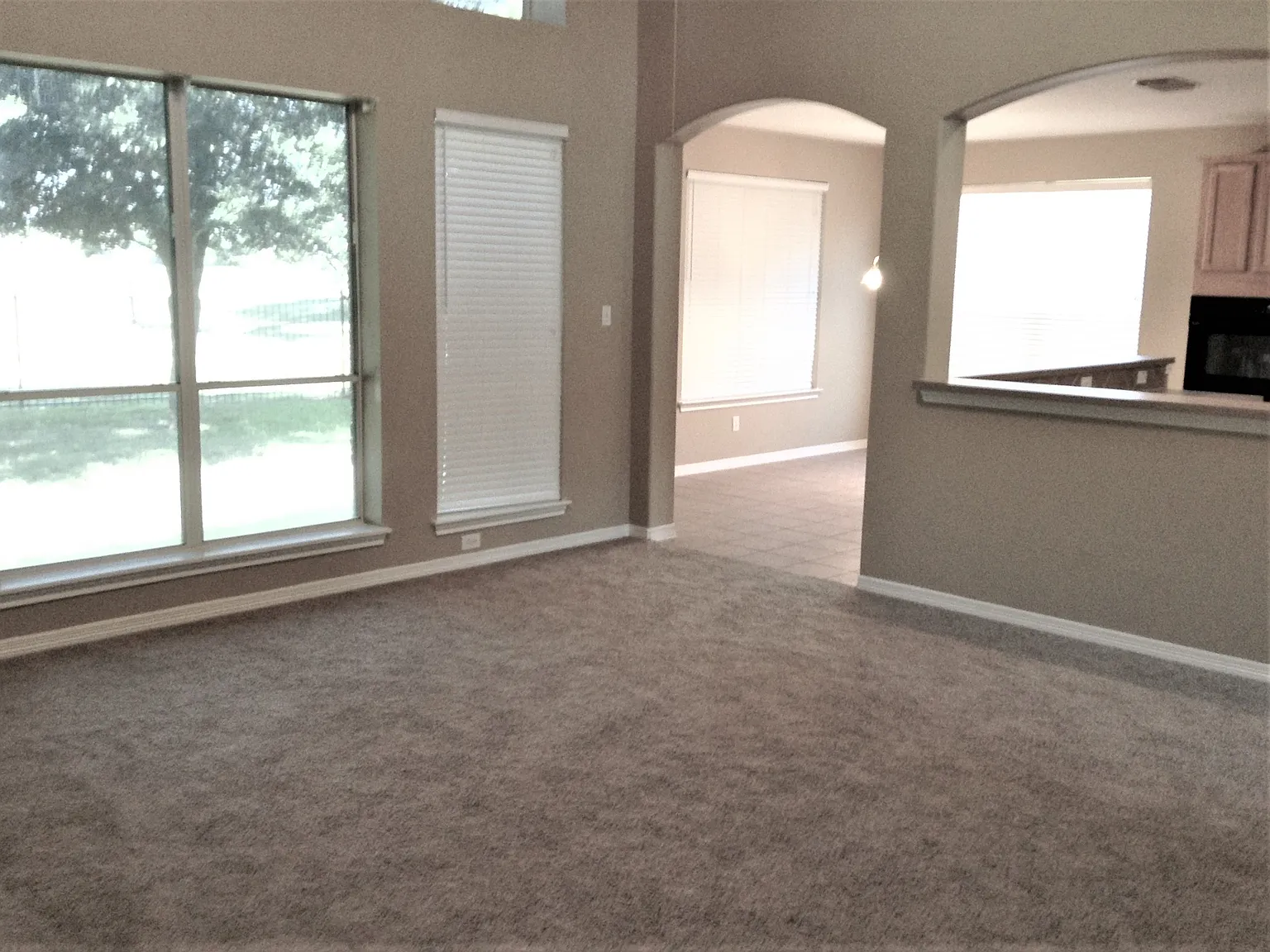 4 bed, 3.5 bath, 3297 sqft, $2,895 — Photo 4
