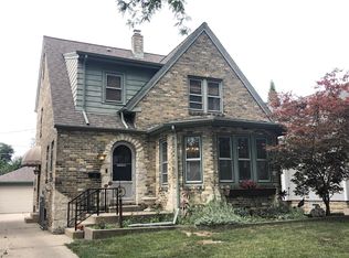 2513 N 69th St, Wauwatosa, WI 53213