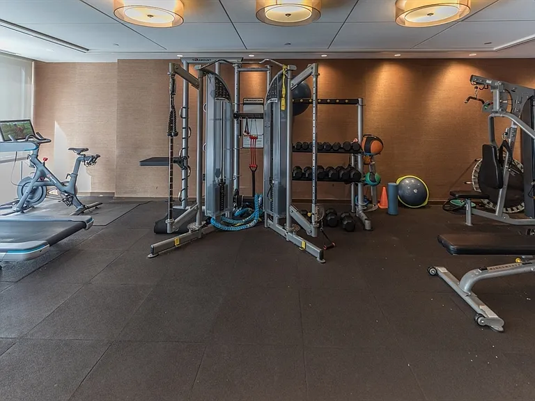 32 Traveler St #Penthouse 8 — Photo 26
