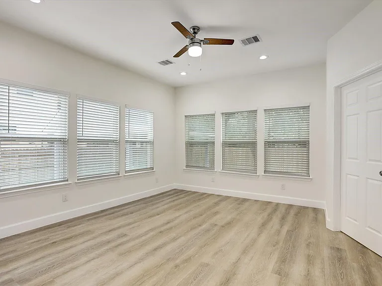 3515 Delhi St — Photo 16