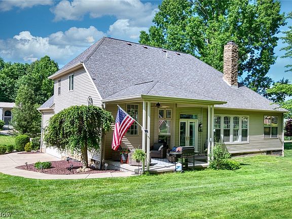 5th image of 225 Colonial Dr