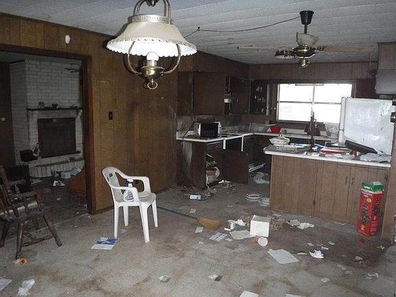 3rd image of 605 W Cleveland St