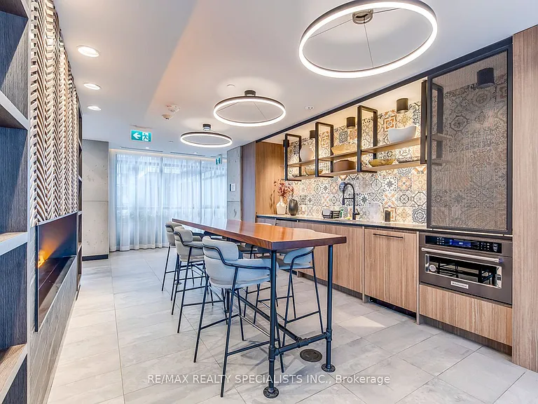 251 Manitoba St #914 — Photo 33